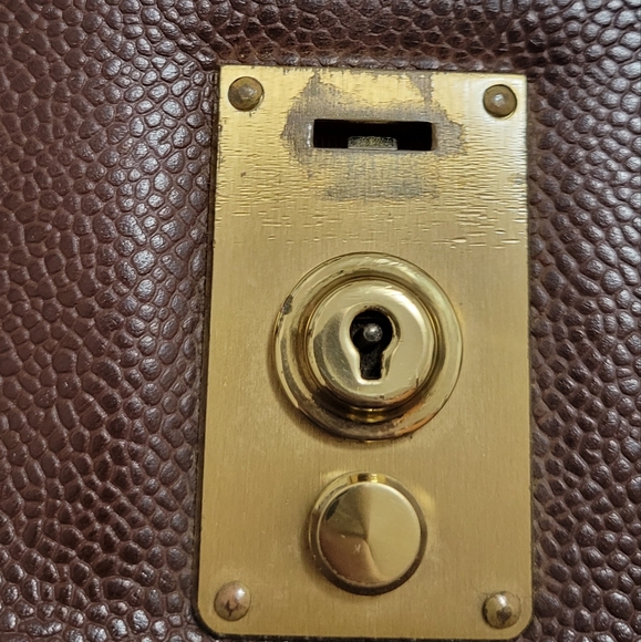 CHANEL 1990 Brown Caviar Leather/ Gold Hardware Briefcase - Picture 15 of 16